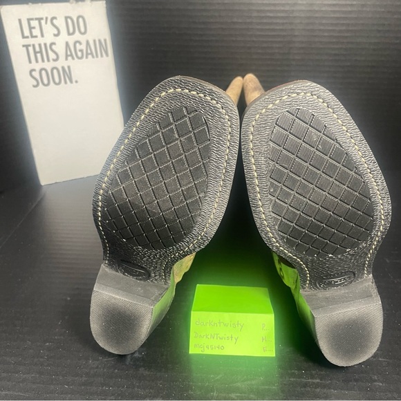 BRAND NEW FRYE CHOCOLATE DISTRESSED TALL HARNESS BOOT 5.5M PRICE FIRM - Picture 2 of 12